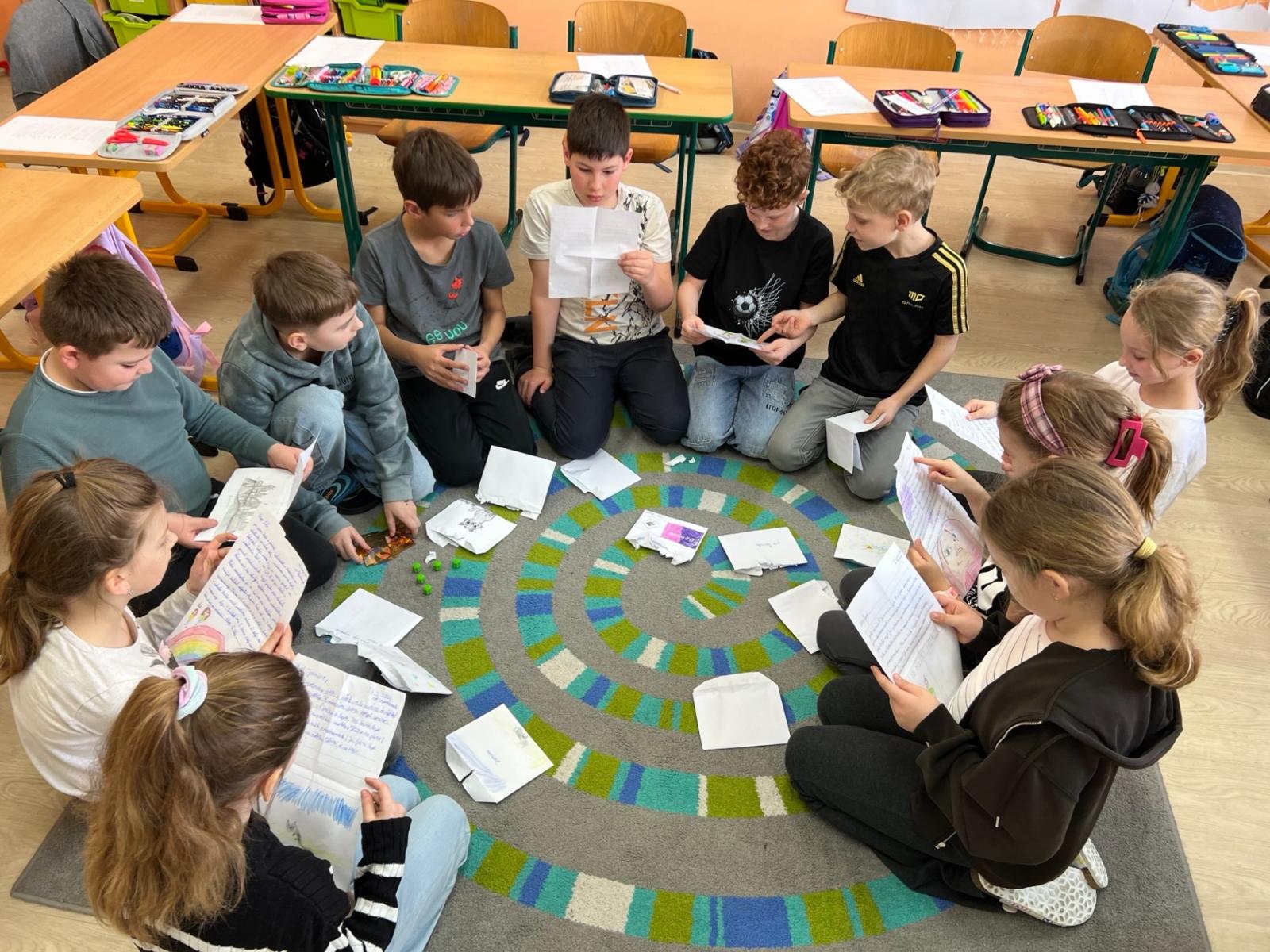 Březen