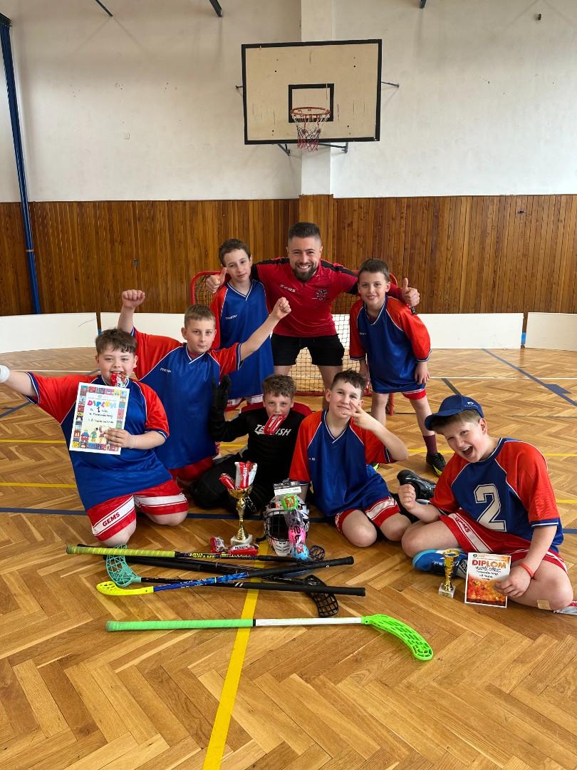 Traplice ovládly domácí florbalový turnaj a slaví 1. místo